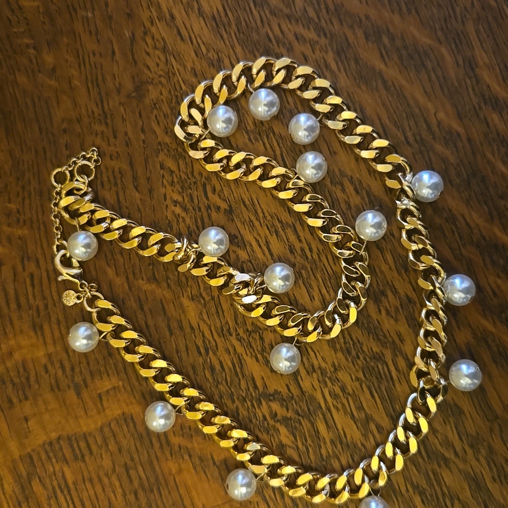 Ann Taylor Faux Pearls And Thick Gold Chain Necklace - Picture 5 of 8